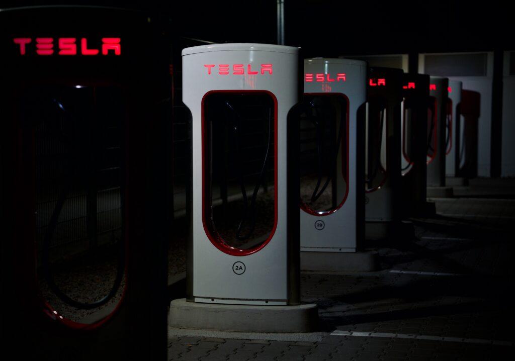 Tesla compie vent'anni 