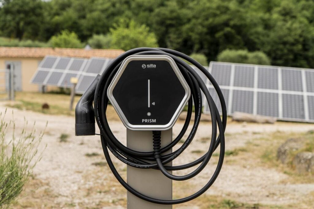 Wallbox monofase o trifase? Come scegliere la ricarica ideale per la tua auto elettrica a casa
